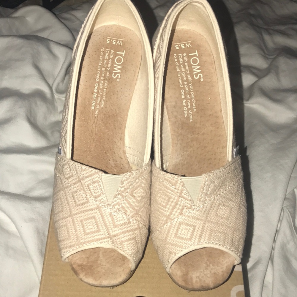 TOMS natural wedges